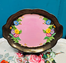 Load image into Gallery viewer, Plat gweini Tuscan Plant Vintage pinc ac aur chintz / Vintage pink and gold chintz Tuscan Plant serving plate
