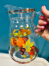 Load image into Gallery viewer, Set o 6 gwydr a jwg ffrwythau Retro Luminarc Ffrengig / Set of French Luminarc Retro fruit 6 tumblers and matching jug
