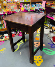 Load image into Gallery viewer, Desg ysgol Mahogany o’r cyfnod Edwardaidd / Edwardian Antique Mahogany school desk
