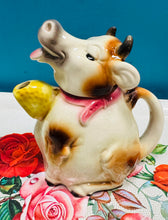 Load image into Gallery viewer, Tebot Vintage ‘Price Kensington’ siâp buwch wedi’w beintio â llaw / Vintage ‘Price Kensington’ ceramic hand painted cow shaped teapot
