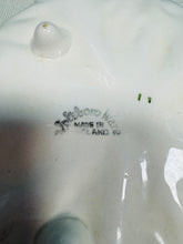 Load image into Gallery viewer, Powlen weini a jwg fechan Kelsboro darluniau llysiau Vintage / Vintage vegetable design Kelsboro serving bowl and small jug
