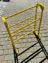 Load image into Gallery viewer, Rail dal towel pren melyn llachar Vintage / Vintage bright yellow wooden freestanding towel rail
