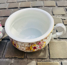 Load image into Gallery viewer, Pot pi pi seramig blodeuog Hynafol / Antique floral ceramic chamic pot
