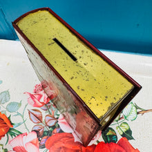 Load image into Gallery viewer, Tin dal pres Vintage efo llun o fachgen bach a’i gi / Vintage money box tin with boy and his dog
