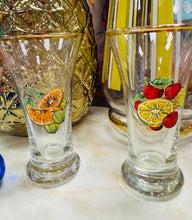 Load image into Gallery viewer, Set o bedwar gwydryn ffrwythau Retro o’r 60au / Retro set of 4 fruit glasses from the 60s
