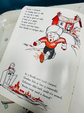 Load image into Gallery viewer, ‘Pedoli Pedoli ail lyfr Hwiangerddi’ cyfres ‘Plant y Brython’ o’r 50au / Welsh children’s book ‘Pedoli Pedoli ail lyfr Hwiangerddi’ from the ‘Plant y Brython’ series from the 50s
