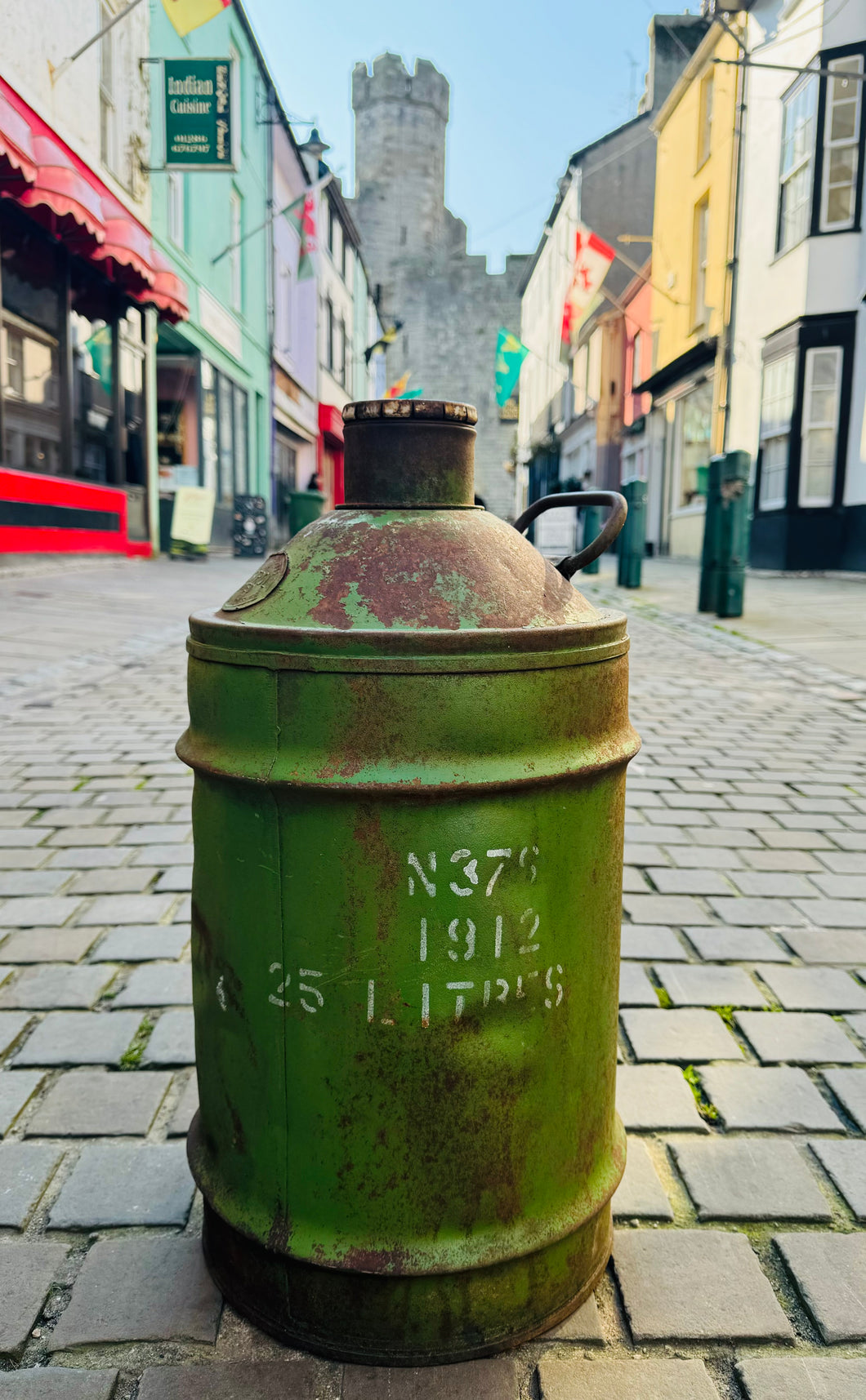 Can 25 litr dal olew Castrol Vintage o’r 50au / Vintage 25 litre Castrol oil can from the 50s