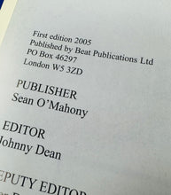 Load image into Gallery viewer, Argraffiad Cyntaf o’r llyfr clawr caled ‘The Best of The Beatles’ from 2005 / First edition of the hardback book ‘The Best of The Beatles’ from 2005
