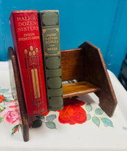 Load image into Gallery viewer, Silff lyfrau derw Arts &amp; Craft bychan / Small oak Arts &amp; Craft book shelf
