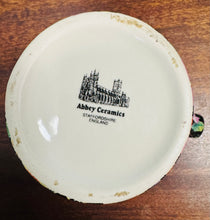 Load image into Gallery viewer, Jwg flodeuog cefndir du ‘Abbey Ceramics’ Vintage / Vintage ‘Abbey Ceramics’ black background floral jug
