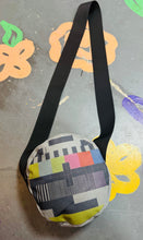 Load image into Gallery viewer, Bag drawscorff ‘Test Card’ llwyd wedi ei wneud â llaw / Handmade crossbody grey ‘Test Card’ bag
