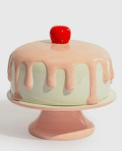 Load image into Gallery viewer, Stand cacen mawr seramig gydag chaead ceirios ac eisin pinc / Large ceramic cake stand with cherry and pink icing lid
