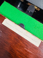 Load image into Gallery viewer, Llethr ysgrifennu Hynafol Fictoraidd pren walnut a brass gyda’r goriad gwreiddiol a storfa / Antique Victorian walnut and brass writing slope with original key and storage
