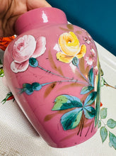 Load image into Gallery viewer, Fâs pinc gwydr Bristol blodeuog wedi ei beintio â llaw o’r cyfnod Edwardaidd / Edwardian Hand Painted floral pink Bristol glass vase
