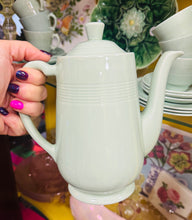 Load image into Gallery viewer, Pot Coffi Vintage Beryl Ware Woods lliw mint o’r 40au / Vintage Beryl Ware Woods mint coloured Coffee Pot from the 40s

