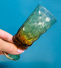 Load image into Gallery viewer, Set o 6 gwydryn Retro Amber effaith rhisgl yn ei focs gwreiddiol o’r 70au / Retro set of 6 Amber bark effect stemmed drinking glasses in their original 1970s box
