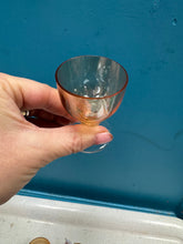 Load image into Gallery viewer, Set o 6 gwydr aperitif aur Lustre bychan Vintage / Vintage set of 6 Lustre gold small aperitif glasses
