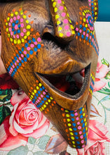 Load image into Gallery viewer, Mwgwd Affricanaidd pren wedi ei gerfio â llaw a’i beintio / Vintage hand carved and painted African Wooden mask
