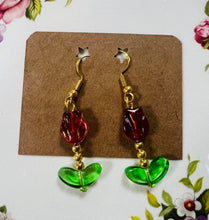 Load image into Gallery viewer, Clustlysau Tiwlip gwydr steil Vintage / Vintage style glass Tulip earrings
