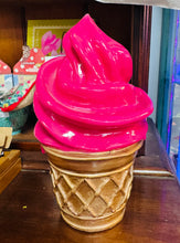 Load image into Gallery viewer, Ornament Hufen Iâ ardduniadol canolig / Medium decorative Ice Cream ornament
