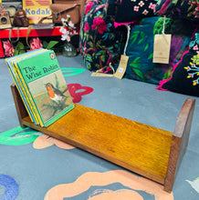 Load image into Gallery viewer, Silff lyfrau derw Arts &amp; Craft bychan / Small oak Arts &amp; Craft book shelf
