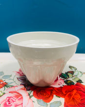 Load image into Gallery viewer, Mowld jeli porselin gwyn Hynafol Royal Winton Grimwades / Antique Royal Winton Grimwades porcelain white jelly mould
