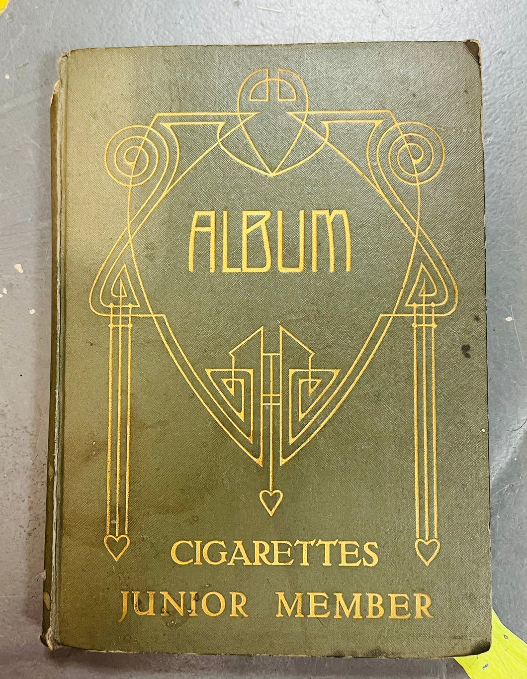 Album Vintage yn llawn cardiau sigaret ‘Junior Member’ o’r 30au / Vintage album full of ‘Junior Member’ cigarette cards from the 30s