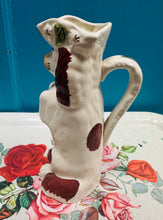 Load image into Gallery viewer, Jwg Spaniel ar ei draed ôl Royal Staffordshire Hynafol / Antique Royal Staffordshire begging Spaniel dog pitcher
