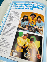 Load image into Gallery viewer, ‘Llyfr Mawr 3 HTV’ Vintage o 1980 / Vintage ‘Llyfr Mawr 3 HTV’ book from 1980
