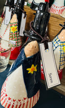 Load image into Gallery viewer, Seren y Ladi Gymreig seramig wedi ei gwneud â llaw / Handmade ceramic Seren the Welsh Ladi
