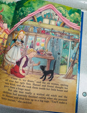 Load image into Gallery viewer, Llyfr clawr caled Vintage ‘The house that Jack built’ a ‘Hansel a Gretel’ o 1970 / Vintage ‘The house that Jack built’ and ‘Hansel a Gretel’ hardback book from 1970
