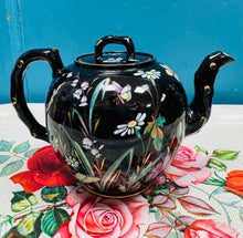 Load image into Gallery viewer, Tebot Fictoraidd Hynafol Ridgway Ebony Jetware du gan Dudson Jackfield / Victorian Antique Ridgway Black Ebony Jetware Teapot by Dudson Jackfield
