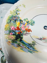 Load image into Gallery viewer, Plat teisen gardd flodeuog Vintage / Vintage floral garden cake stand
