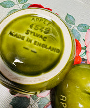Load image into Gallery viewer, Pot saws afal gyda wyneb Retro Sylvac / Retro Sylvac apple sauce with a face pot
