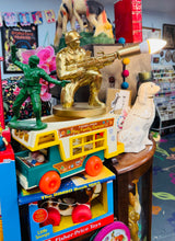 Load image into Gallery viewer, Lamp milwr tegan aur / Gold toy soldier lamp
