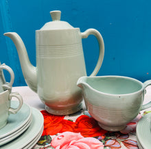 Load image into Gallery viewer, Pot Coffi Vintage Beryl Ware Woods lliw mint o’r 40au / Vintage Beryl Ware Woods mint coloured Coffee Pot from the 40s
