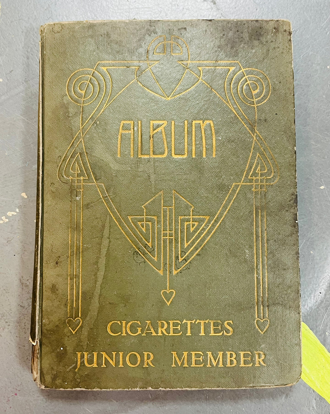 Album Vintage yn llawn cardiau sigaret ‘Junior Member’ o’r 30au / Vintage album full of ‘Junior Member’ cigarette cards from the 30s