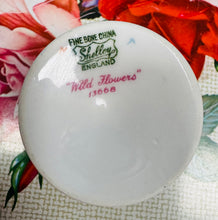 Load image into Gallery viewer, Ecob ‘Wild Flowers’ Shelley Vintage / Vintage Shelley ‘Wild Flowers’ egg cup
