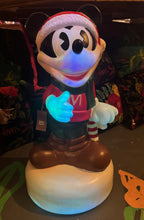 Load image into Gallery viewer, Ffigwr Nadoligaidd 24 modfedd Mickey Mouse Disney Vintage look sydd yn goleuo / Mickey Mouse Disney Christmas 24 inch Figure Light Up Vintage look
