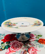 Load image into Gallery viewer, Plat teisen gardd flodeuog Vintage / Vintage floral garden cake stand
