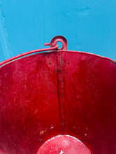 Load image into Gallery viewer, Bwced haearn Vintage wedi ei beintio â llaw (cefndir melyn) / Vintage iron handpainted bucket (yellow background)
