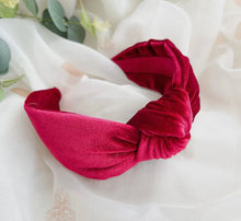 Load image into Gallery viewer, Band gwallt melfed moethus coch llachar / Bright red luxury velvet headband
