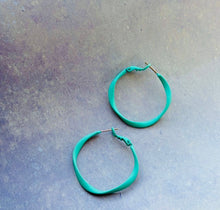 Load image into Gallery viewer, Hoops Troellog Jack &amp; Freda / Jack &amp; Freda Twisty Hoops
