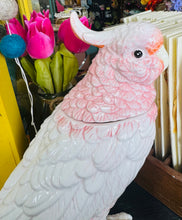 Load image into Gallery viewer, Jar seramig siâp parot pinc a gwyn / Pink and white ceramic parrot storage jar
