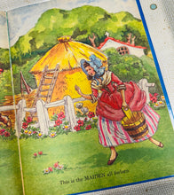 Load image into Gallery viewer, Llyfr clawr caled Vintage ‘The house that Jack built’ a ‘Hansel a Gretel’ o 1970 / Vintage ‘The house that Jack built’ and ‘Hansel a Gretel’ hardback book from 1970
