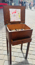 Load image into Gallery viewer, Bocs gwnio pren Hynafol ar goesau / Antique wooden seeing box on legs
