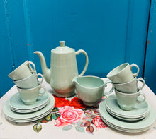 Load image into Gallery viewer, Jwg Llefrith Vintage Beryl Ware Woods lliw mint o’r 40au / Vintage Beryl Ware Woods mint coloured Milk Jug from the 40s
