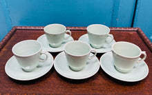 Load image into Gallery viewer, Set o 5 cwpan a soser espresso Vintage Beryl Ware Woods lliw mint o’r 40au / Vintage set of 5 Beryl Ware Woods mint coloured espresso cup and saucer set from the 40s
