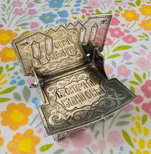 Load image into Gallery viewer, Gorsedd Halen Arian Rwsiaidd o'r 19eg Ganrif, wedi'i hysgythru â llaw mewn arddull Pan Slavic / 19 Century Russian Gilt Silver Salt Throne, hand engraved in Pan Slavic style
