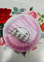 Load image into Gallery viewer, Cwpan a soser binc Hynafol ‘A present from Caernarfon’ / Antique ’A present from Caernarfon pink cup and saucer
